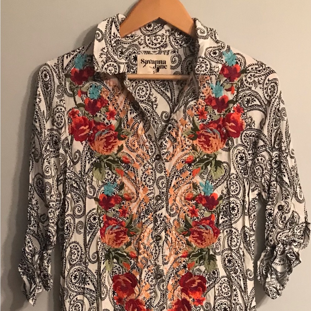 Exotic, dress with embroidered floral pattern and pockets